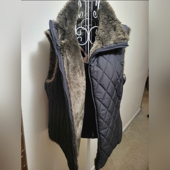 Womans Reversible Jacket - Picture 5 of 8